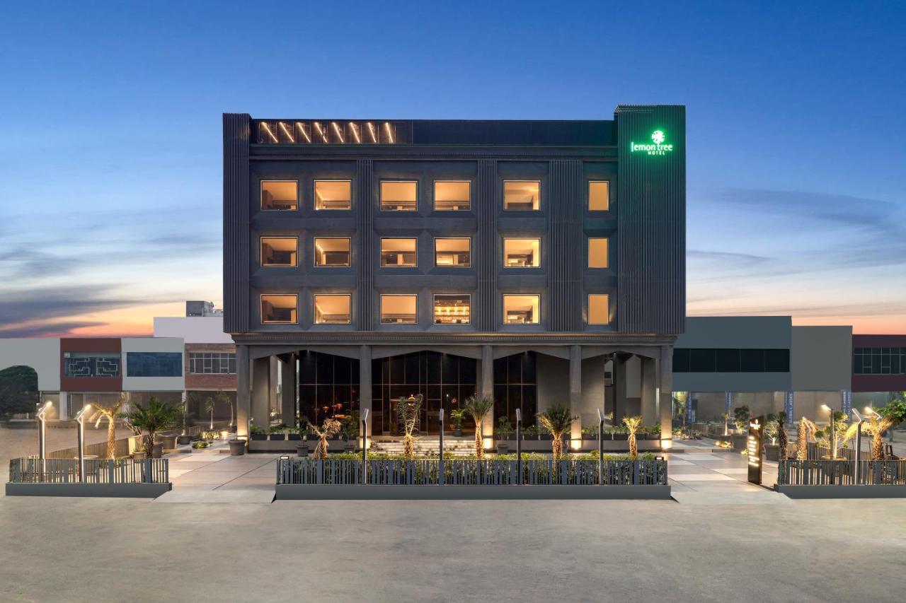 Lemon Tree Hotel, Hisār Exteriör bild