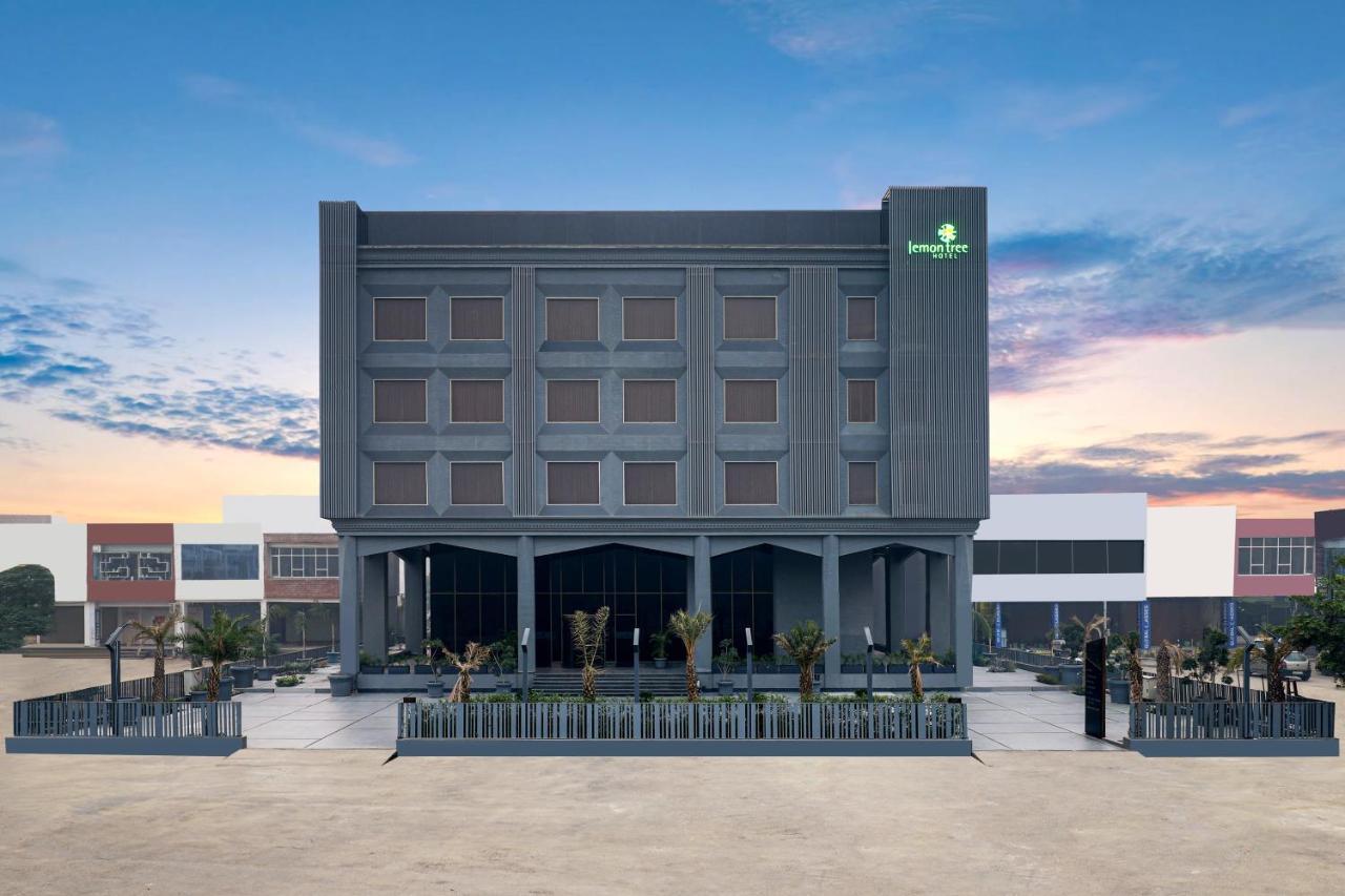 Lemon Tree Hotel, Hisār Exteriör bild